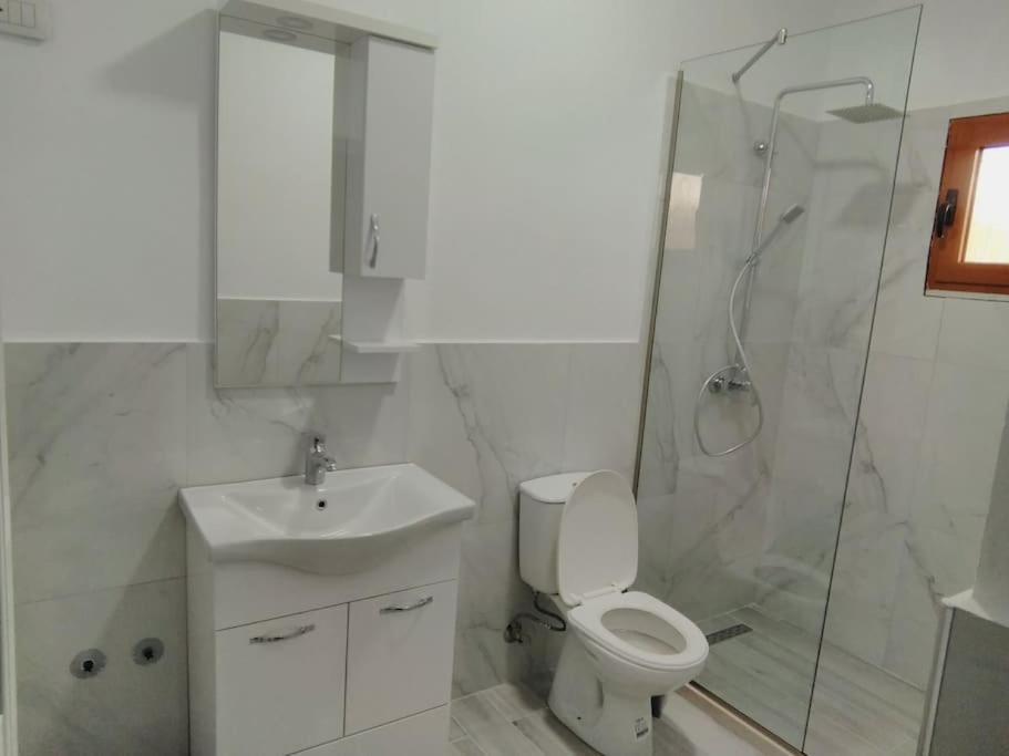 Villa Besnik, Rooms For Rent วญอเรอ ภายนอก รูปภาพ